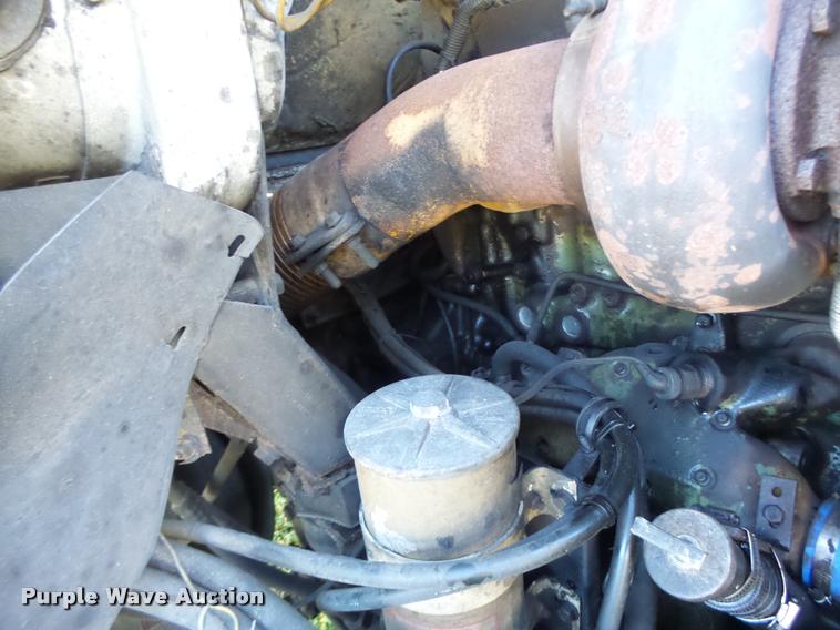 image for item K5675 1994 Volvo WIA semi truck