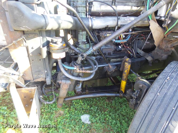 image for item K5675 1994 Volvo WIA semi truck