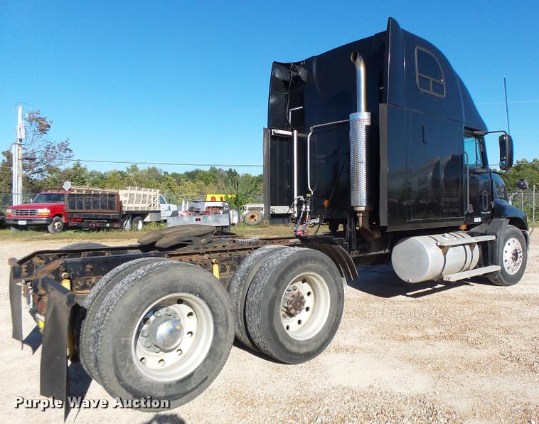 image for item K5682 2001 Mack CX613 semi truck