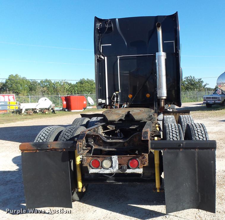 image for item K5682 2001 Mack CX613 semi truck