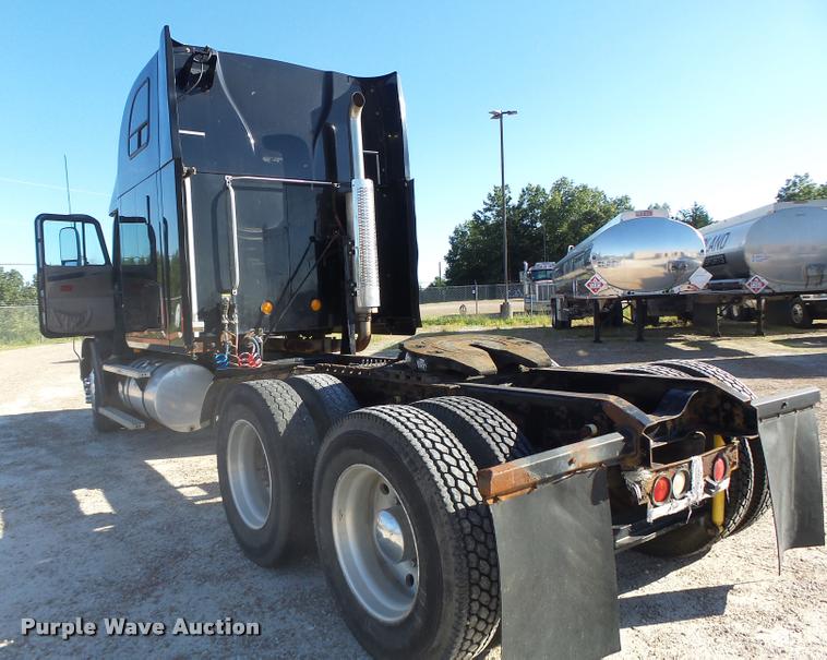 image for item K5682 2001 Mack CX613 semi truck