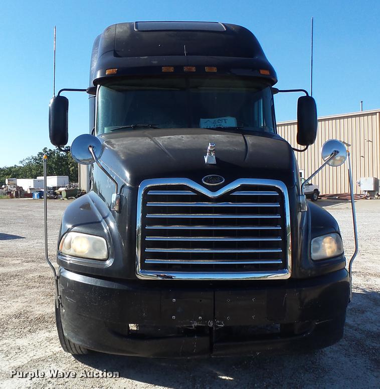 image for item K5682 2001 Mack CX613 semi truck