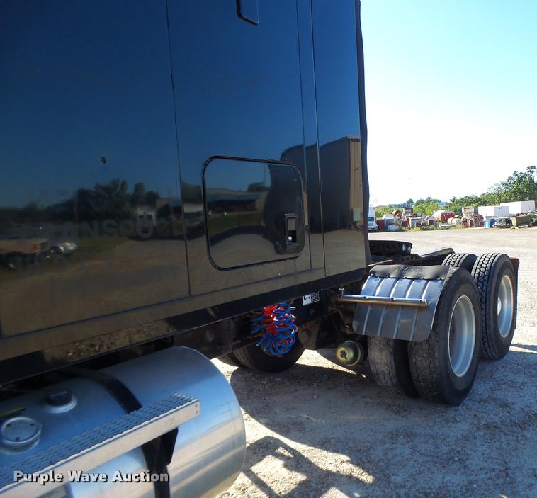 image for item K5682 2001 Mack CX613 semi truck