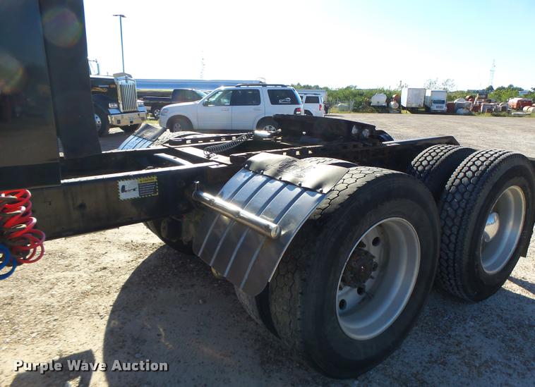 image for item K5682 2001 Mack CX613 semi truck