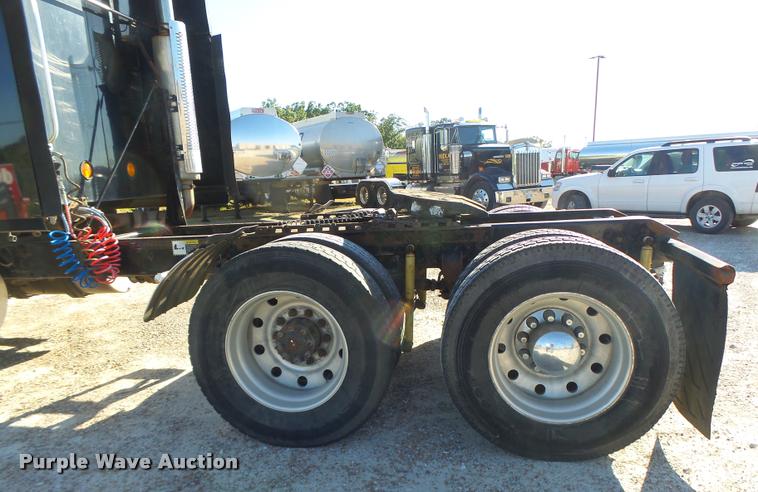 image for item K5682 2001 Mack CX613 semi truck