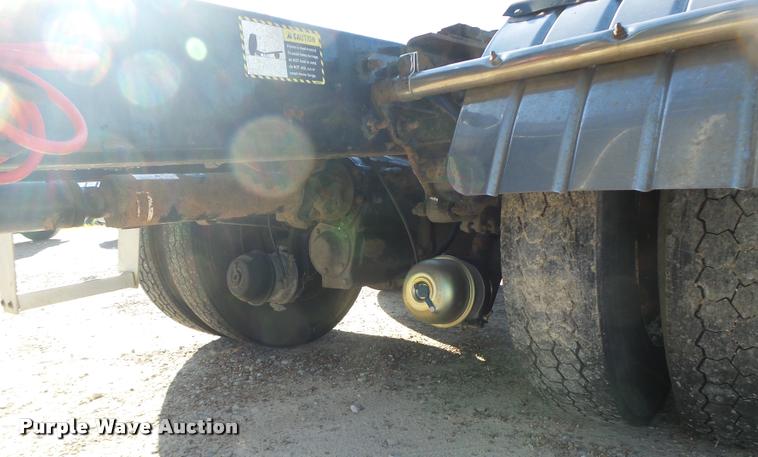 image for item K5682 2001 Mack CX613 semi truck