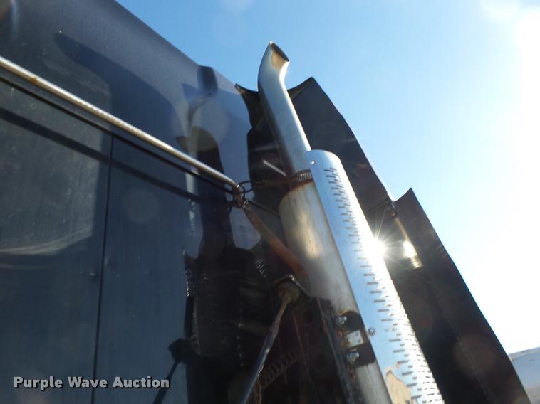 image for item K5682 2001 Mack CX613 semi truck