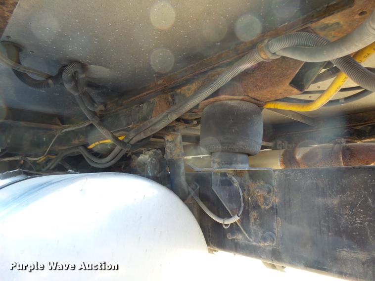 image for item K5682 2001 Mack CX613 semi truck