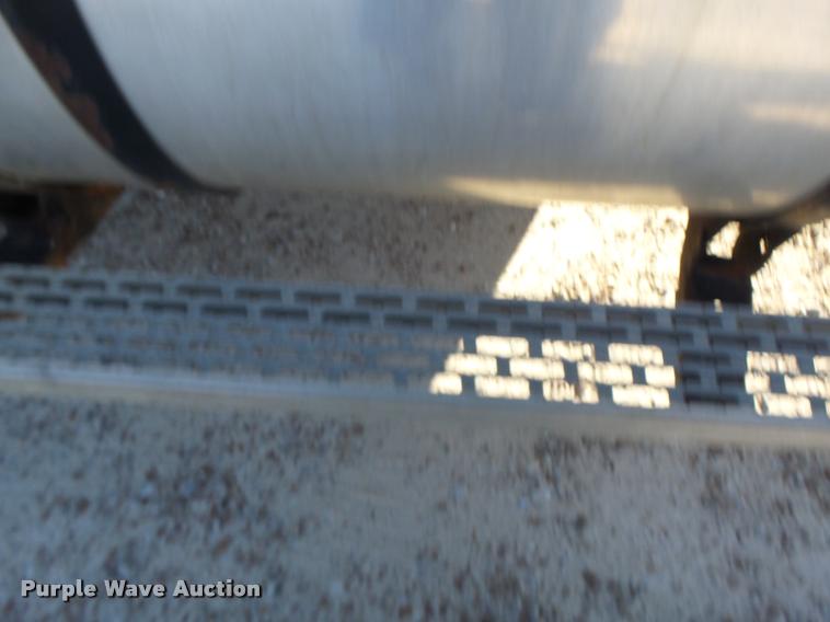 image for item K5682 2001 Mack CX613 semi truck