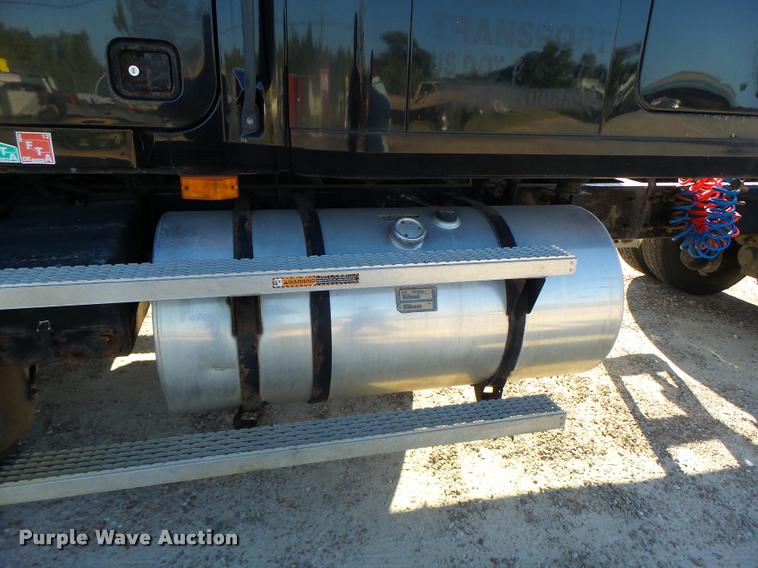 image for item K5682 2001 Mack CX613 semi truck