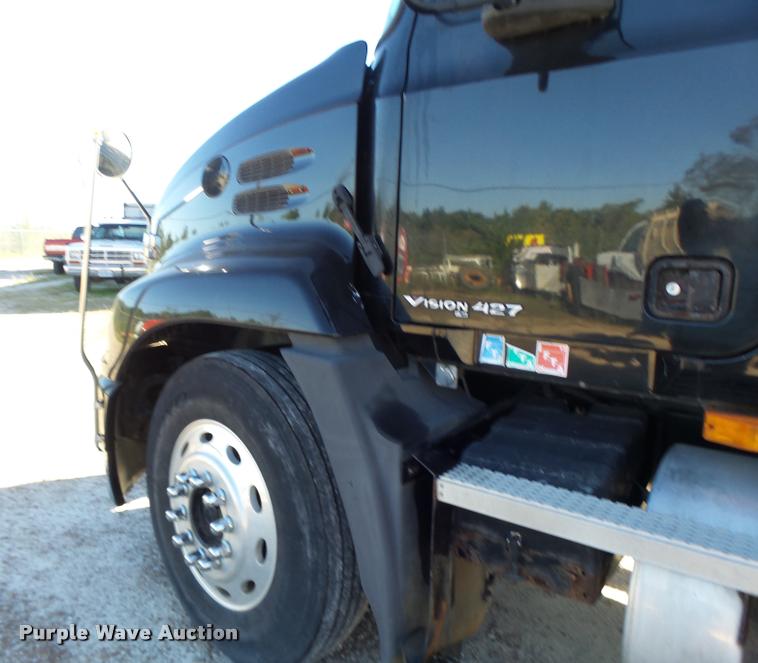 image for item K5682 2001 Mack CX613 semi truck