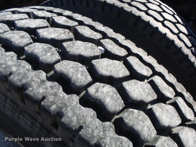 image for item K5682 2001 Mack CX613 semi truck