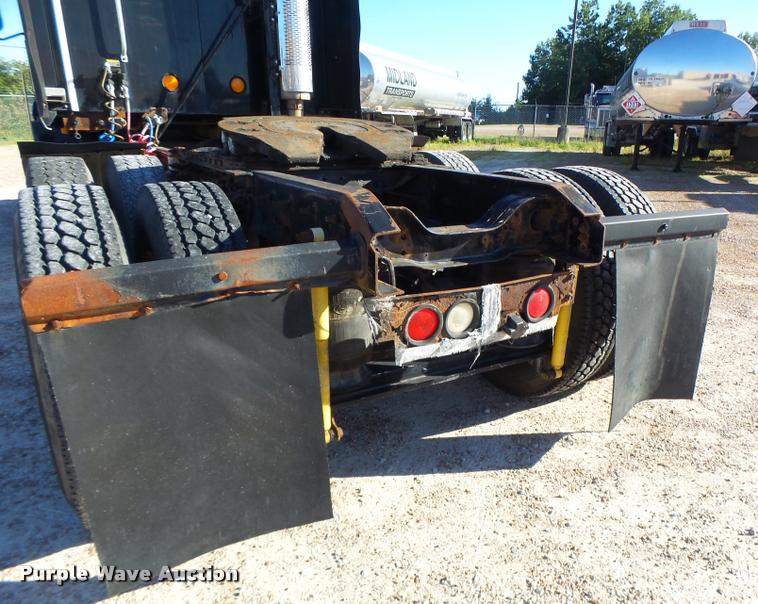 image for item K5682 2001 Mack CX613 semi truck