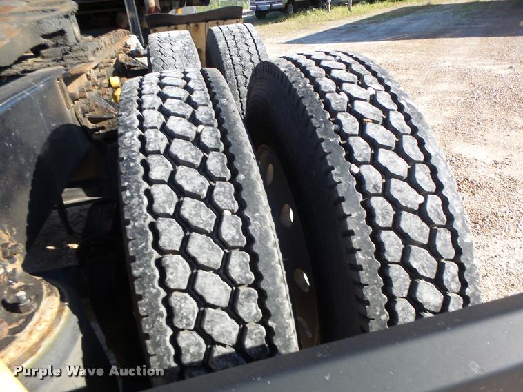 image for item K5682 2001 Mack CX613 semi truck