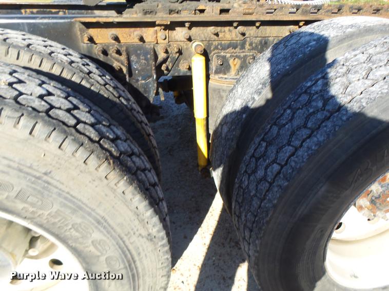 image for item K5682 2001 Mack CX613 semi truck