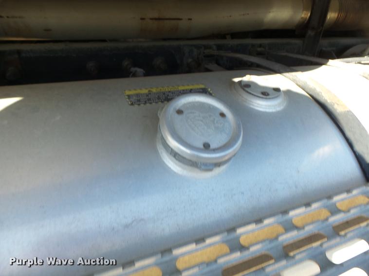 image for item K5682 2001 Mack CX613 semi truck