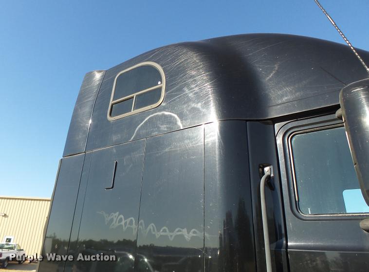 image for item K5682 2001 Mack CX613 semi truck