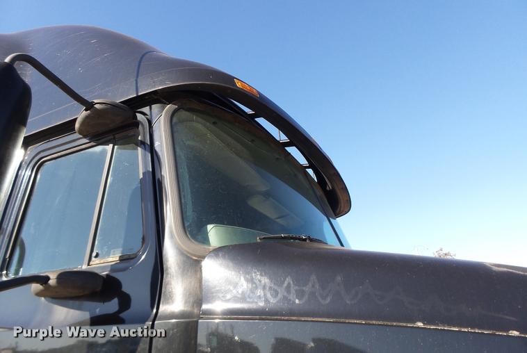 image for item K5682 2001 Mack CX613 semi truck