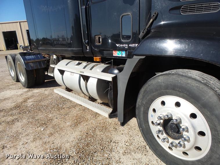 image for item K5682 2001 Mack CX613 semi truck