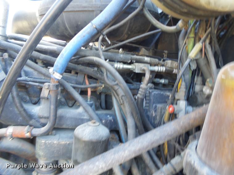 image for item K5682 2001 Mack CX613 semi truck