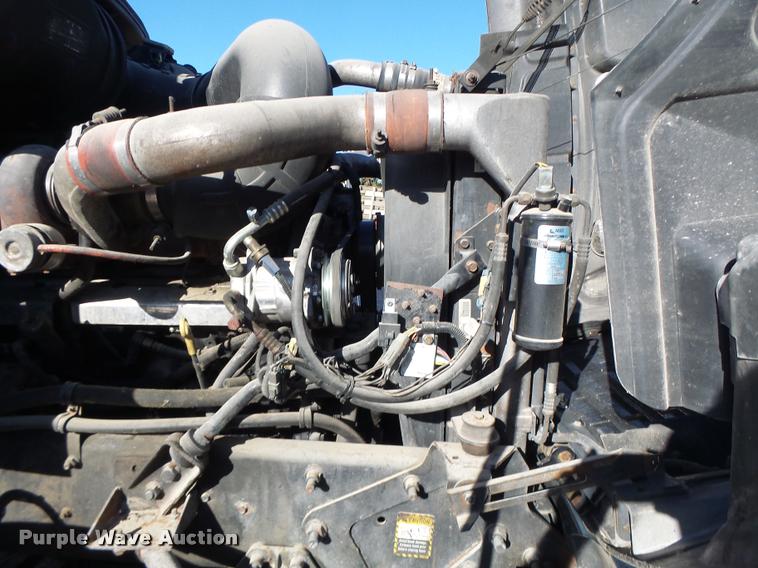 image for item K5682 2001 Mack CX613 semi truck