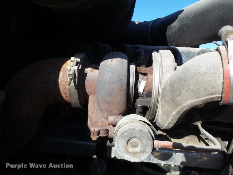 image for item K5682 2001 Mack CX613 semi truck