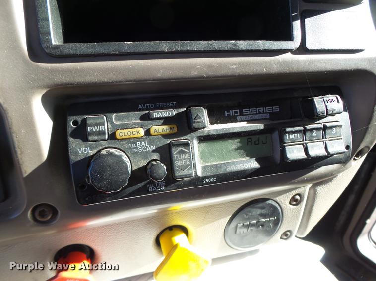 image for item K5682 2001 Mack CX613 semi truck