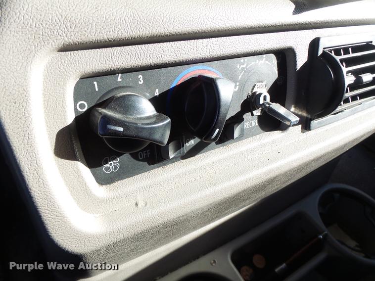 image for item K5682 2001 Mack CX613 semi truck