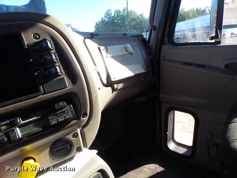 image for item K5682 2001 Mack CX613 semi truck