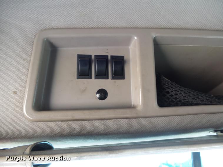 image for item K5682 2001 Mack CX613 semi truck