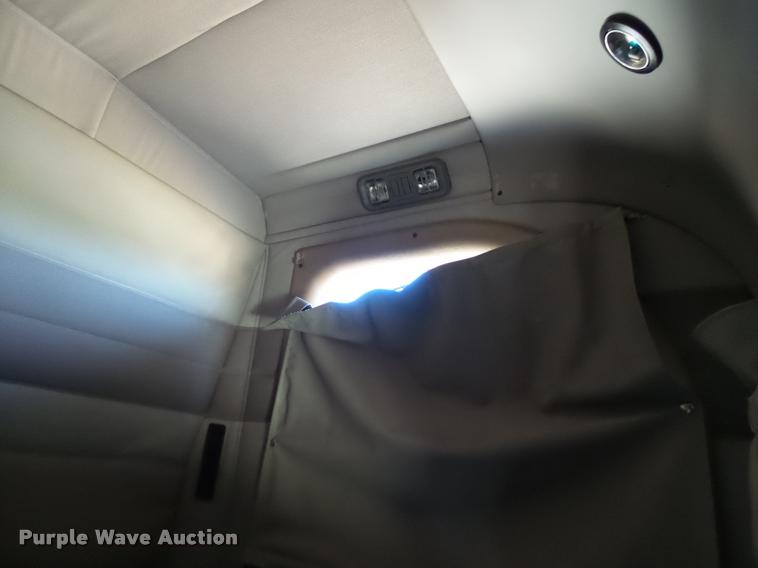 image for item K5682 2001 Mack CX613 semi truck