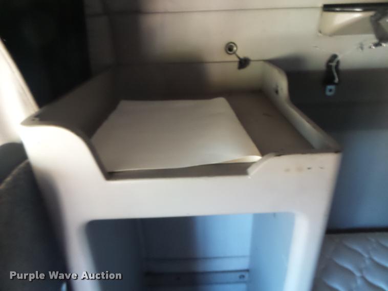 image for item K5682 2001 Mack CX613 semi truck