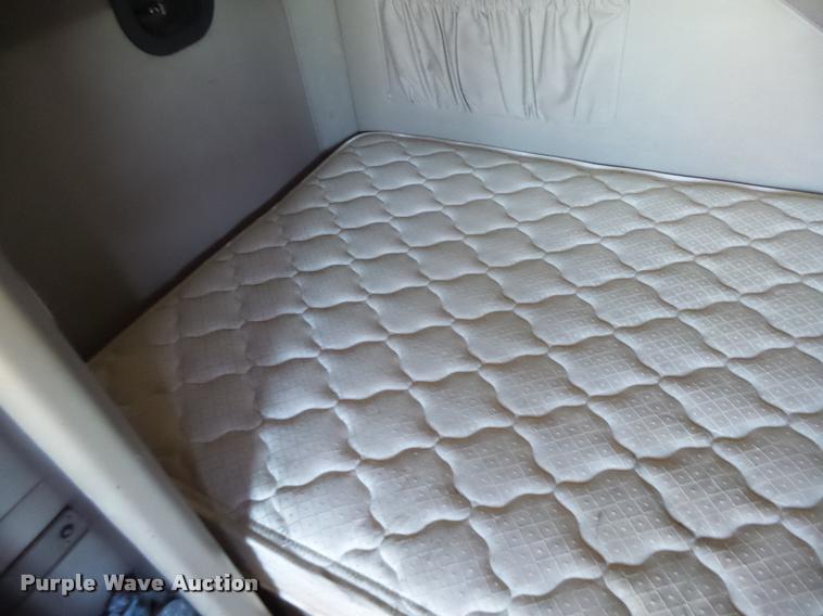 image for item K5682 2001 Mack CX613 semi truck