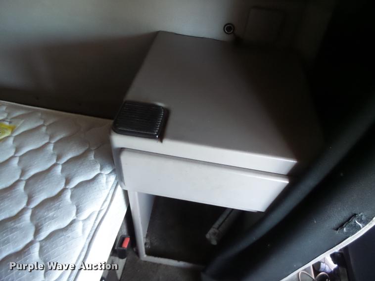 image for item K5682 2001 Mack CX613 semi truck