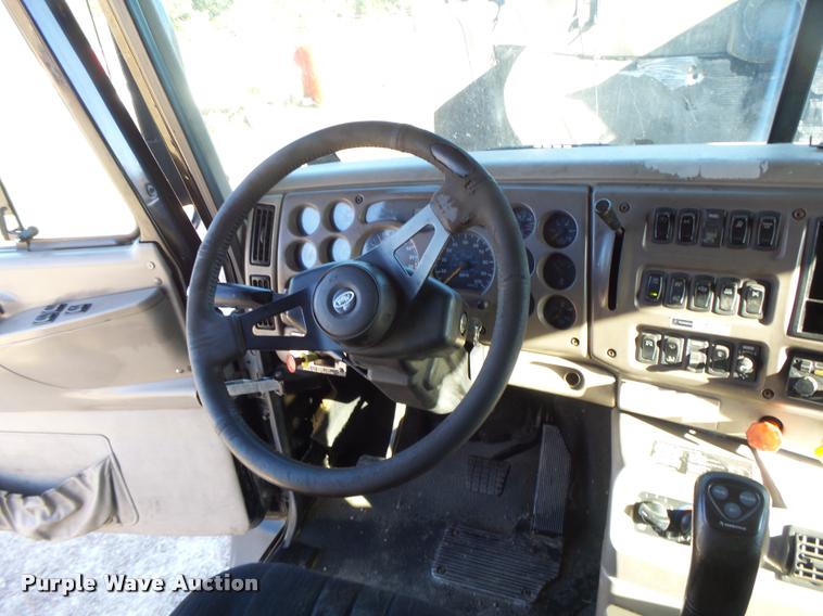 image for item K5682 2001 Mack CX613 semi truck