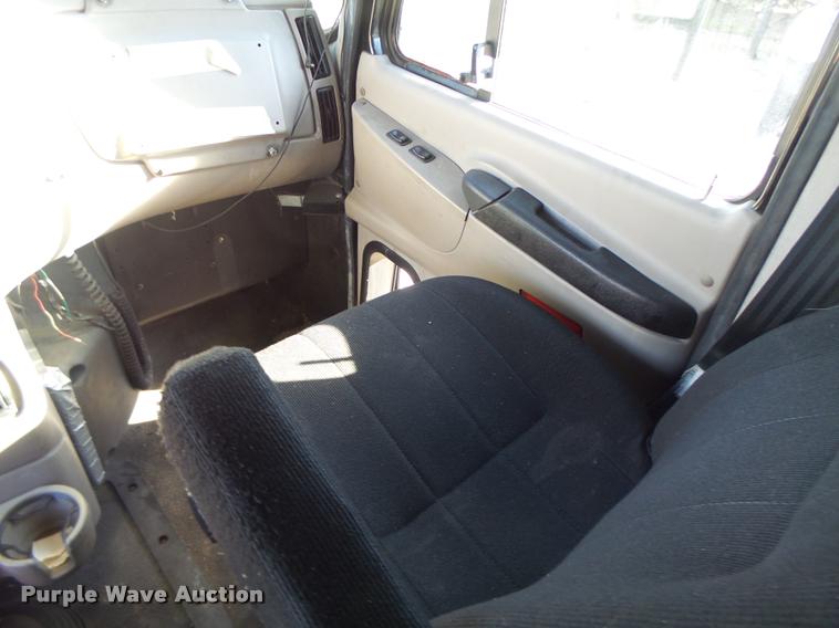 image for item K5682 2001 Mack CX613 semi truck