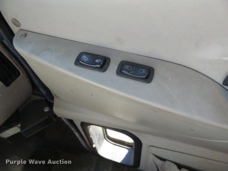 image for item K5682 2001 Mack CX613 semi truck