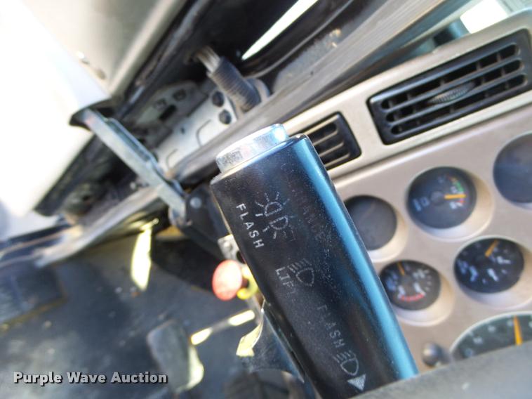 image for item K5682 2001 Mack CX613 semi truck