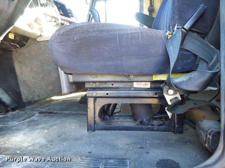 image for item K5682 2001 Mack CX613 semi truck