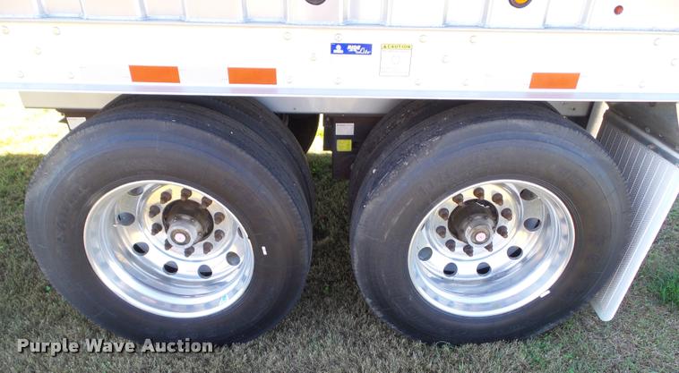 image for item L5526 2011 Travalong double hopper grain trailer