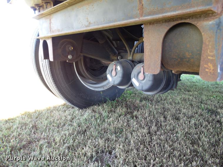 image for item L5526 2011 Travalong double hopper grain trailer