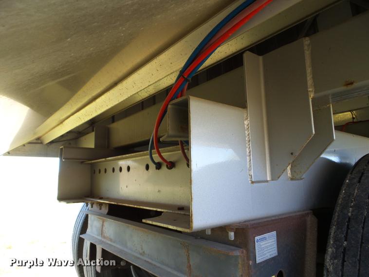 image for item L5526 2011 Travalong double hopper grain trailer