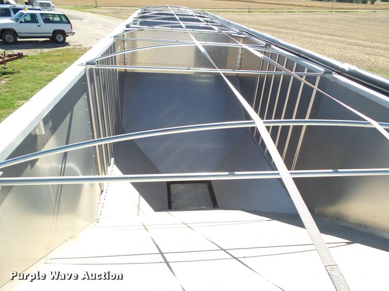 image for item L5526 2011 Travalong double hopper grain trailer