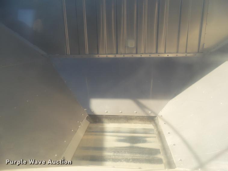 image for item L5526 2011 Travalong double hopper grain trailer