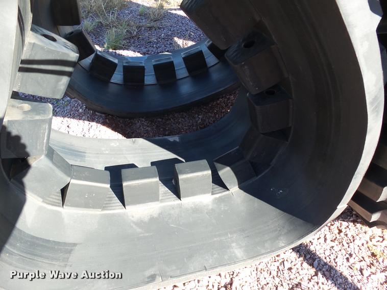 image for item AL9083 (2) Camoplast 695-2532 tracks