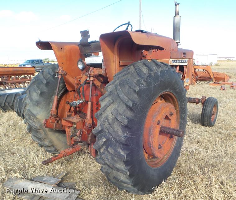 image for item AP9601 Farmall 806 tractor