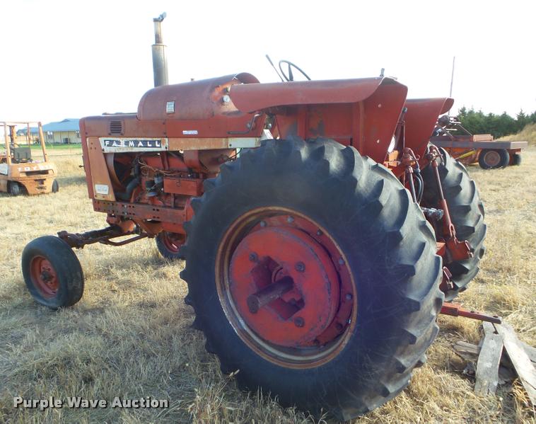 image for item AP9601 Farmall 806 tractor
