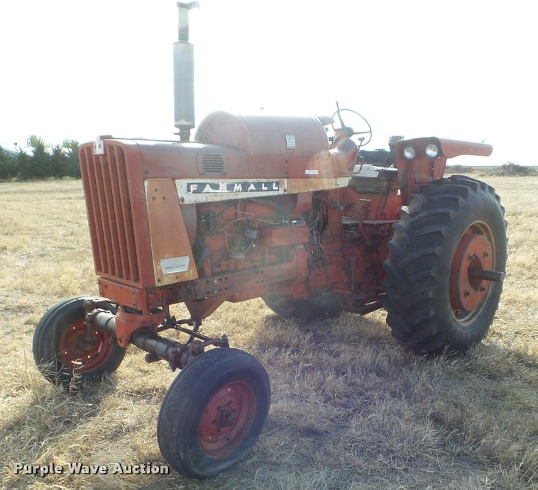 image for item AP9601 Farmall 806 tractor