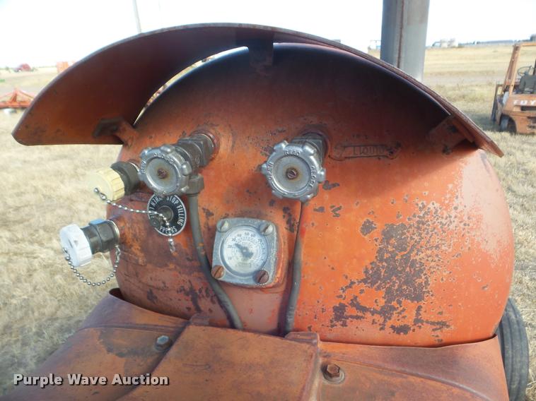 image for item AP9601 Farmall 806 tractor