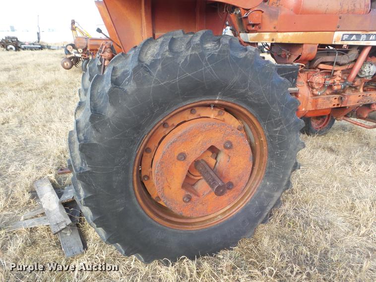 image for item AP9601 Farmall 806 tractor